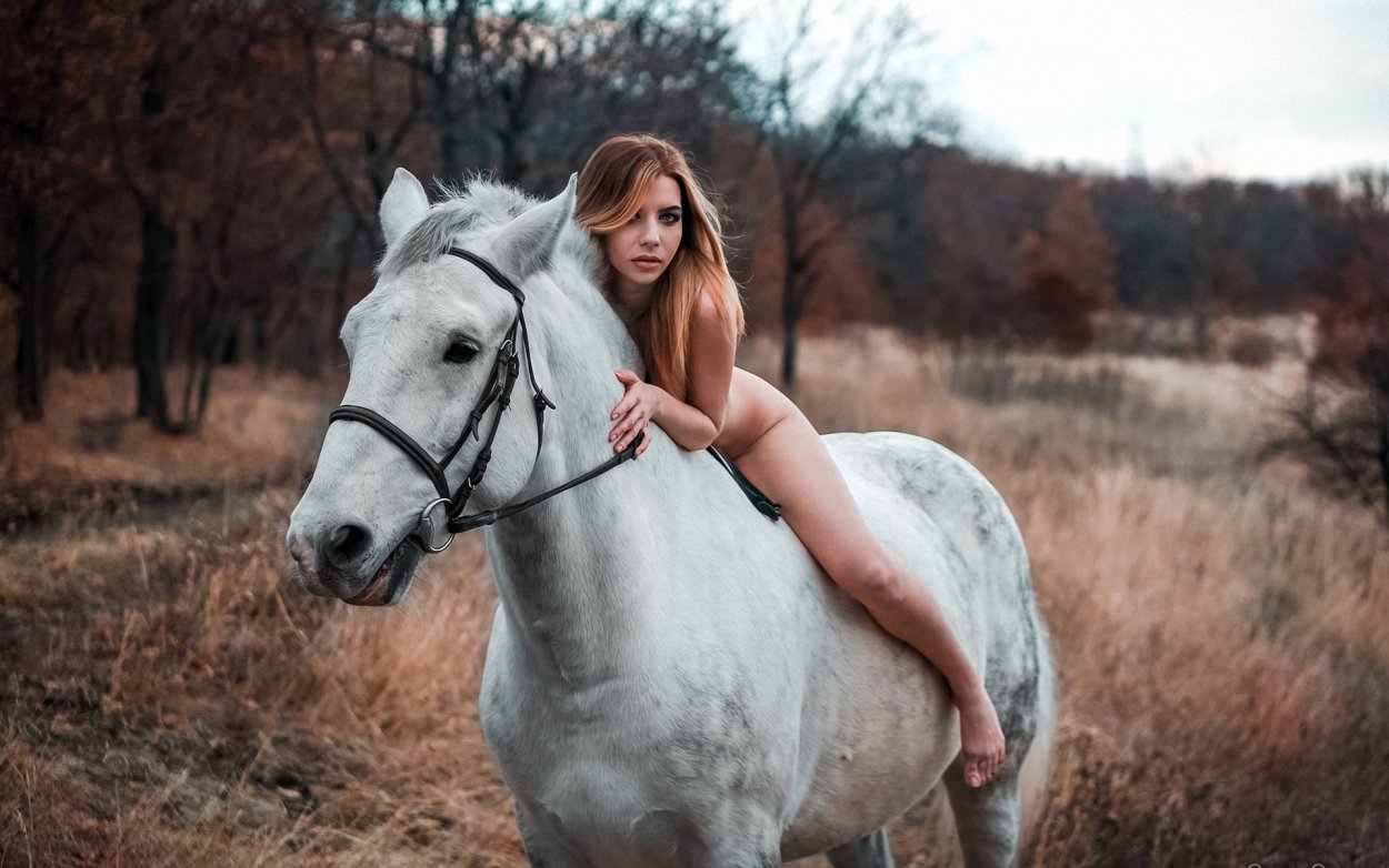Обнаженная Девушка На Лошади Фото