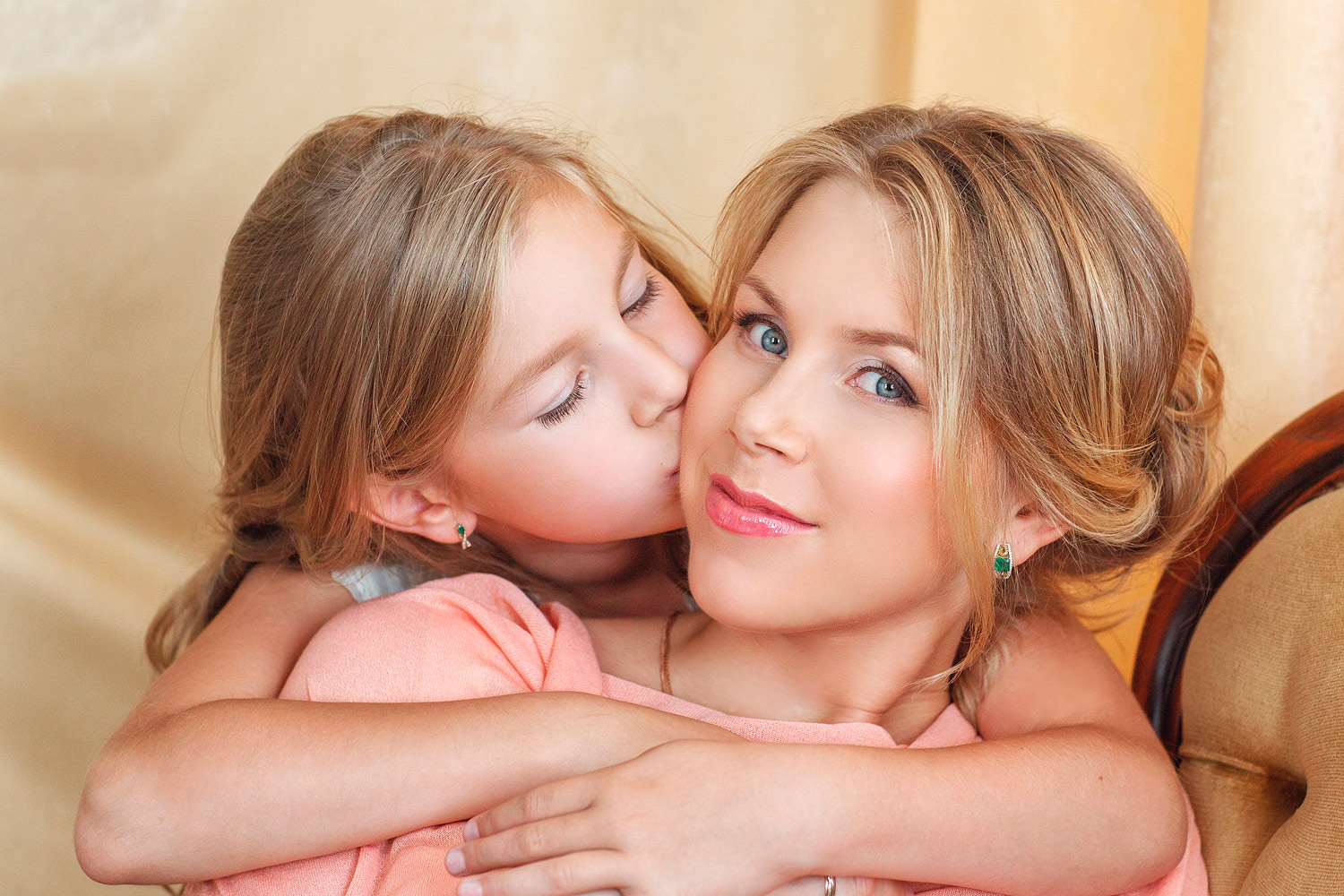 Американская лесби мама налаживает отношения с дочерью путем ебли