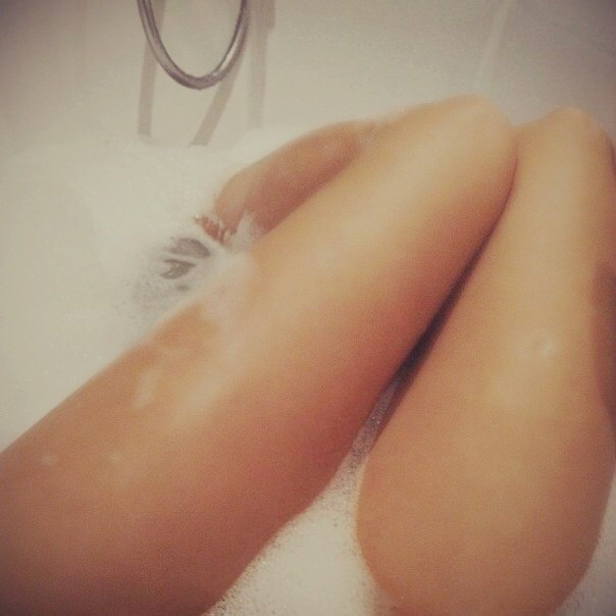 Голая блондинка в ванной - 18 фото