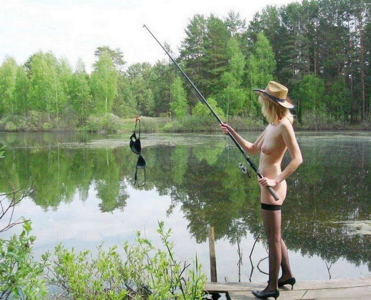 Голые бабы на рыбалке фото