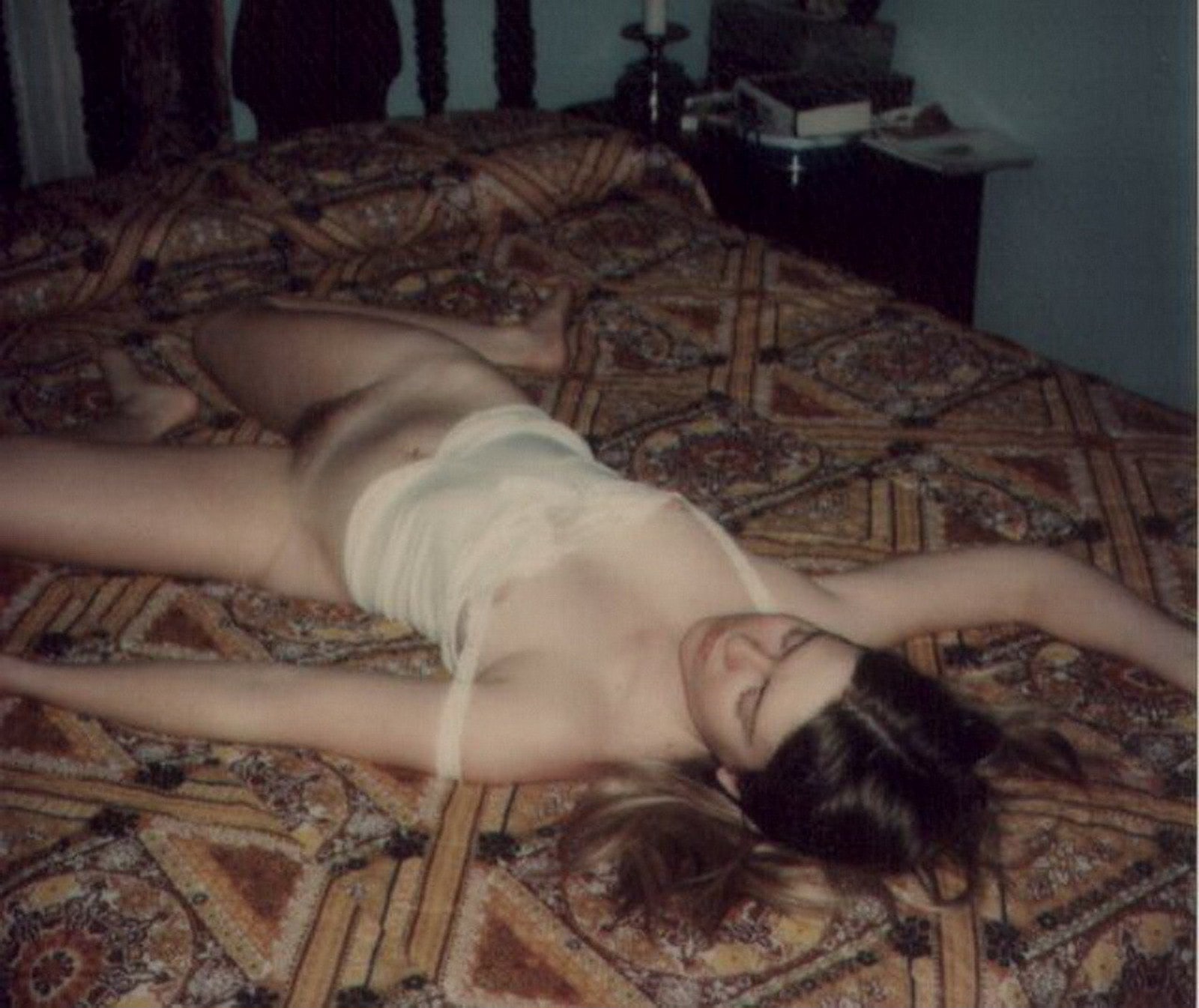 фото пьяная голая женщина спит фото 82