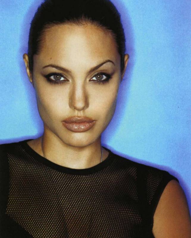 Анджелина Джоли на лучших откровенных фото