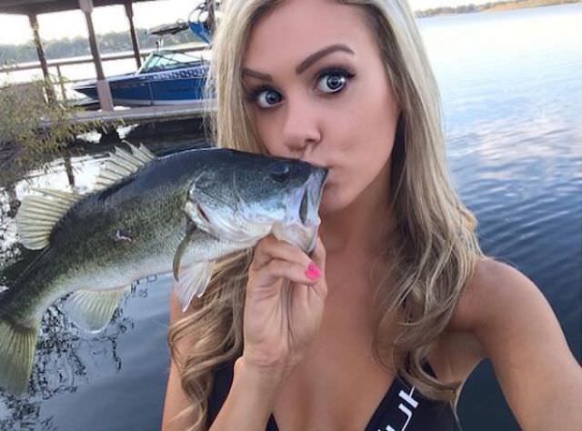 Девушки на рыбалке без трусов (66 фото) - порно и фото голых на lavandasport.ru