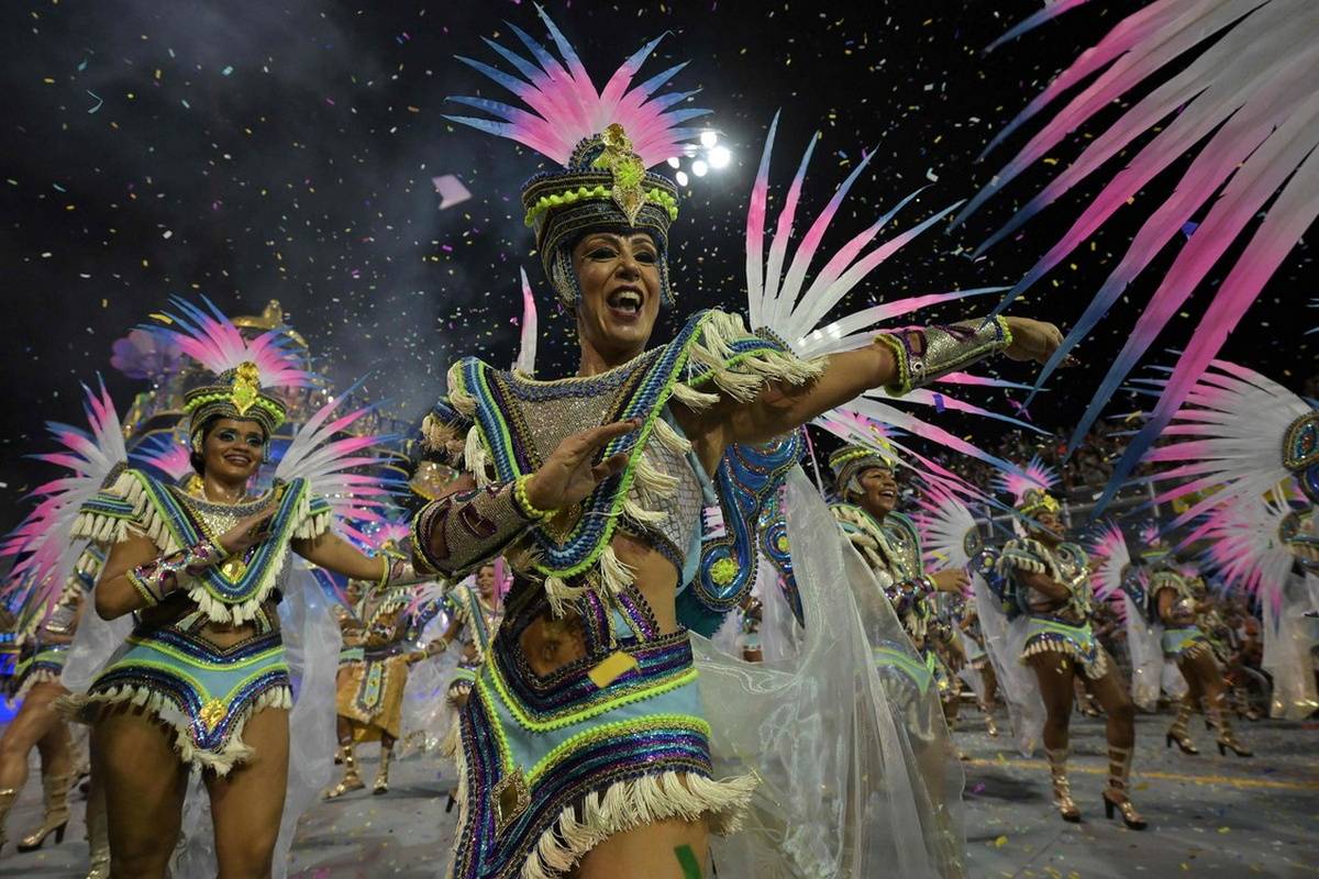 Порно видео на бразильском карнавале